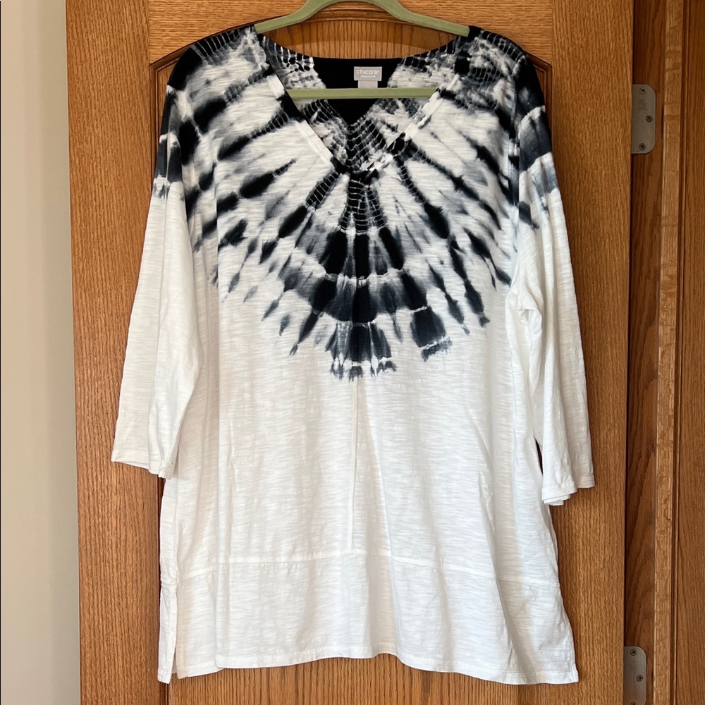 Chico's Zenergy Black & White Tie-Dye V-Neck Top, Size Chicos 4, EUC